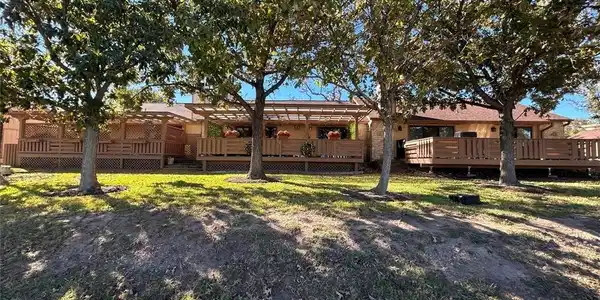 32 Oaks Place