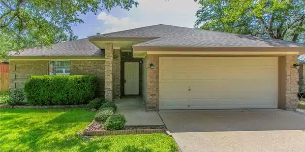 21 Artesian Drive