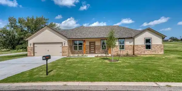 206 Oak Grove Parkway
