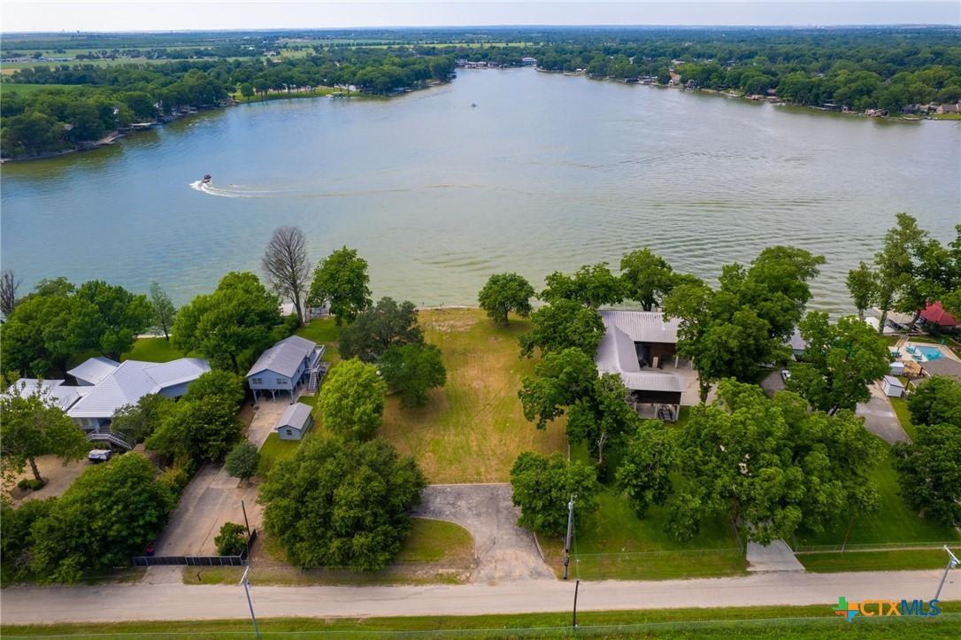 Image 1: Beautiful lot with lots of shaded trees on large b