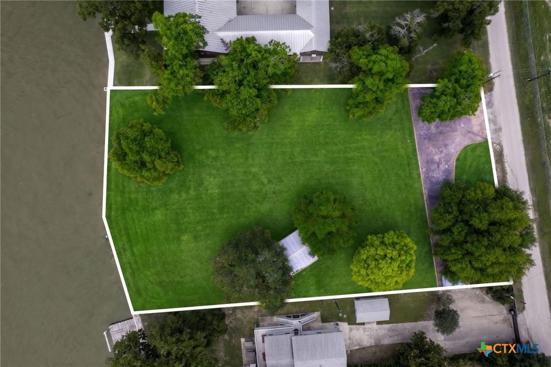 Image 2: Approximate boundary lines. Between two trees is a