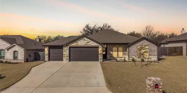 3526 Leaning Tree Cove