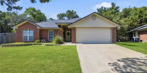 8 Holly Court