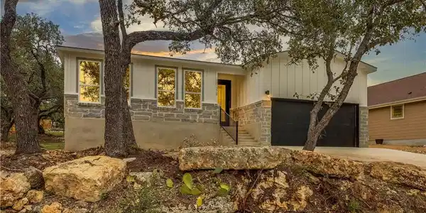 3909 Clinton Lane