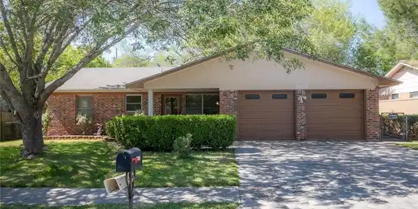 2904 Chaucer Drive