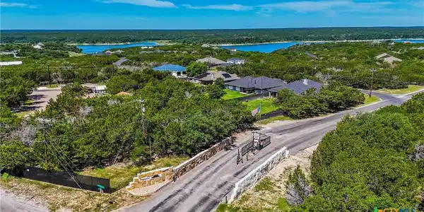 5117 Comanche Drive