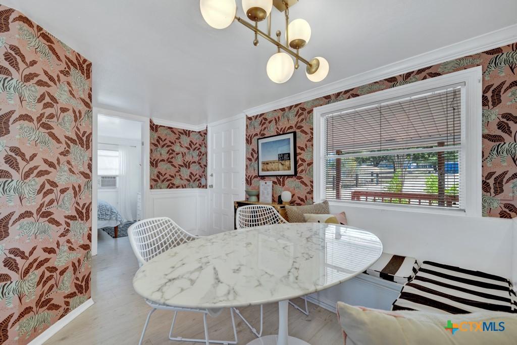 Image 4: Breakfast Area