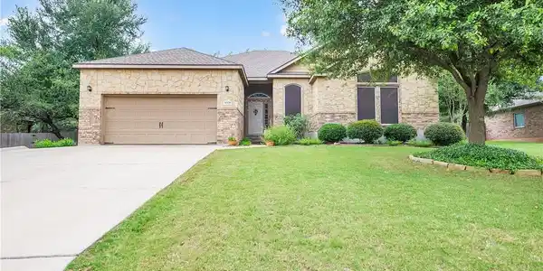 3006 Amber Forest Trail