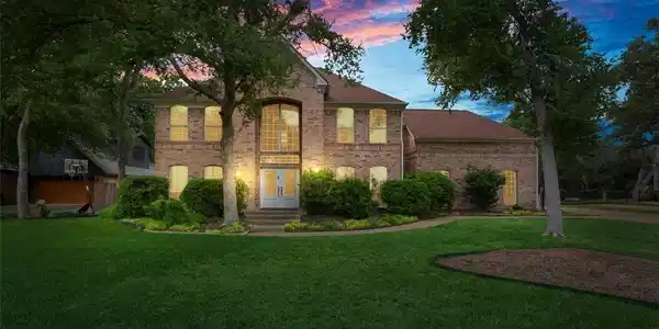1042 Crescent Drive