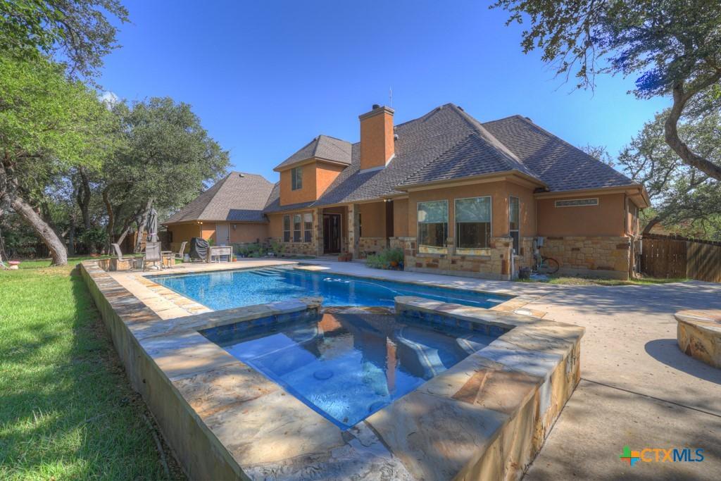 Image 2: Pool