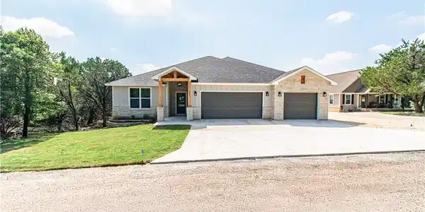 5225 Comanche Drive