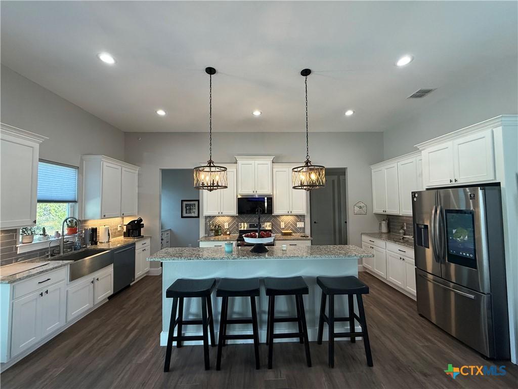 Image 2: Kitchen