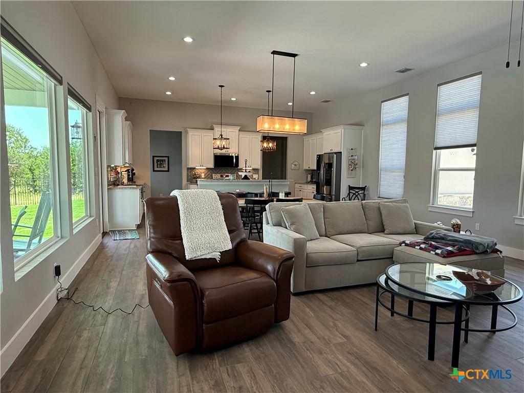 Image 3: Living Room