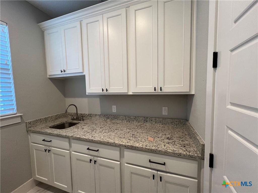Image 4: Laundry Room