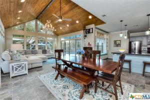 667 Northcliffe Drive