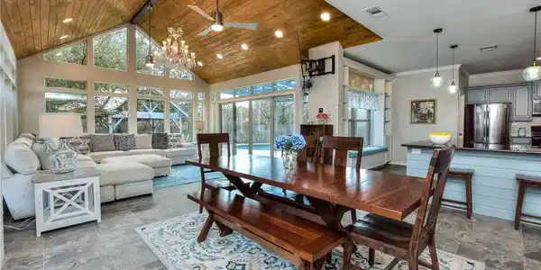 667 Northcliffe Drive