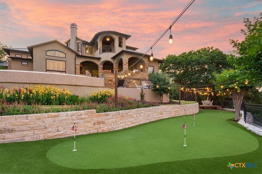 Image 3: Putting and chipping green