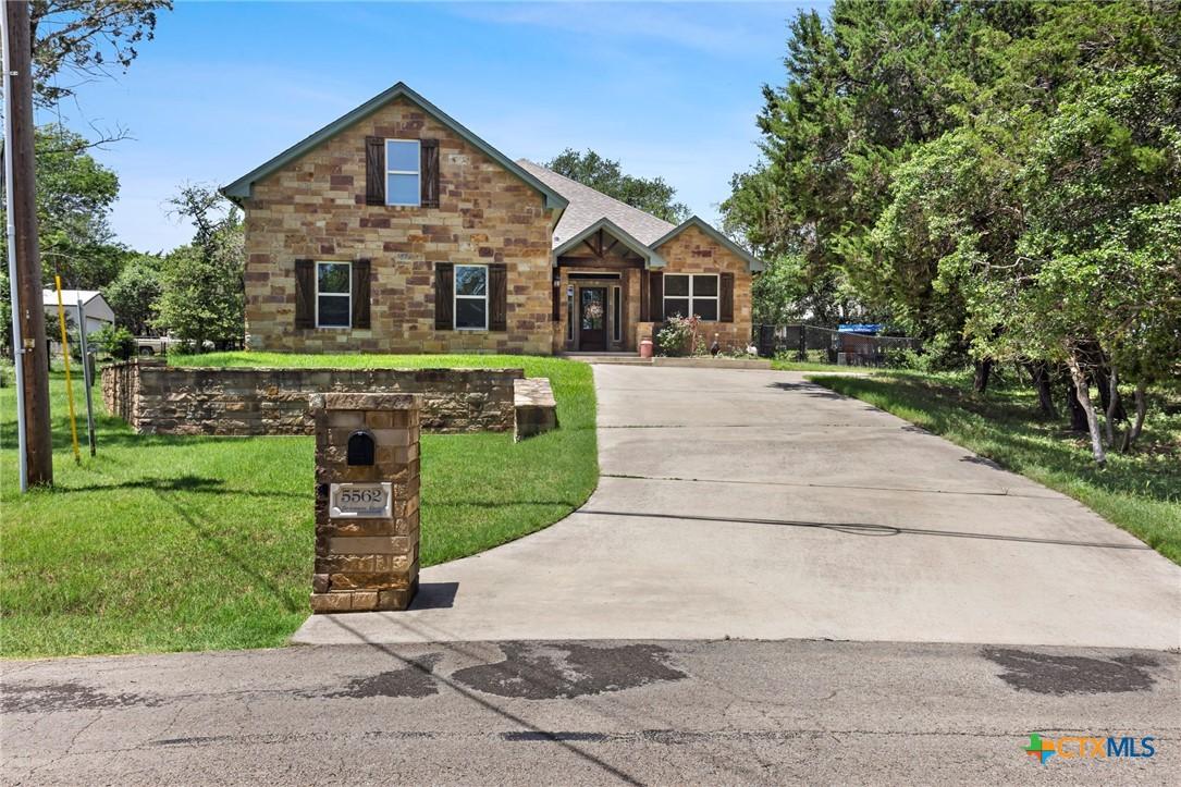 Image 1: Notice the longer driveway
