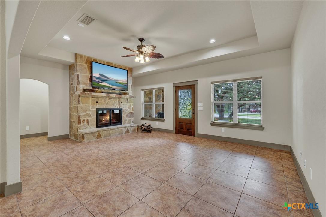 Image 3: This gorgeous floor to ceiling fireplace with be y