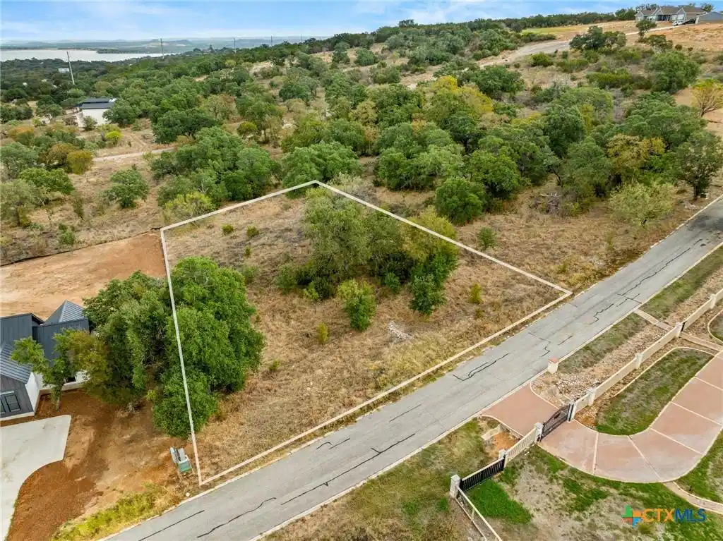 Image 1: Lot with Boundary Lines