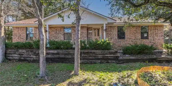 5609 E Lakeshore Drive