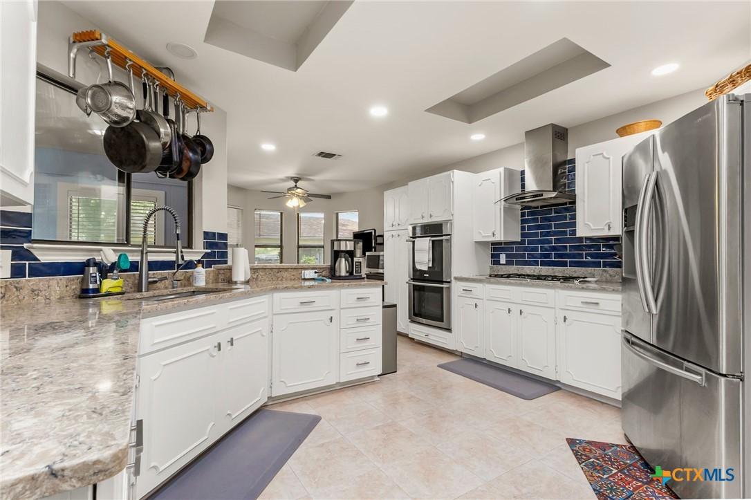 Image 3: Kitchen