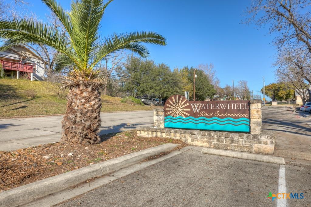 Image 2: Entrance to Resort