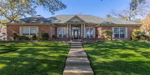 1048 Crescent Drive