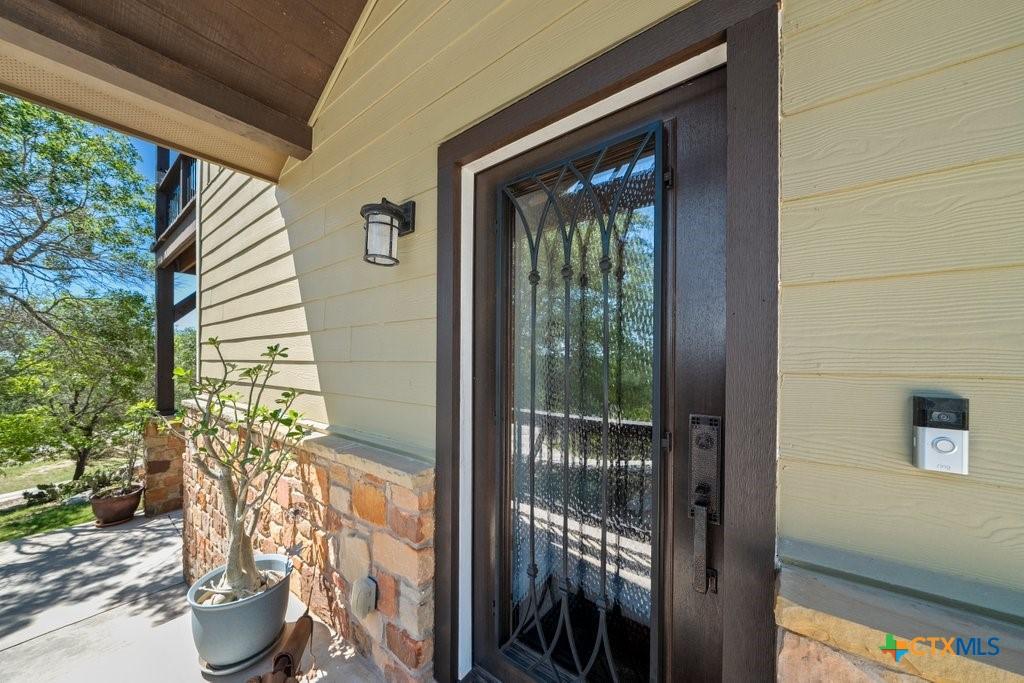 Image 3: Entryway