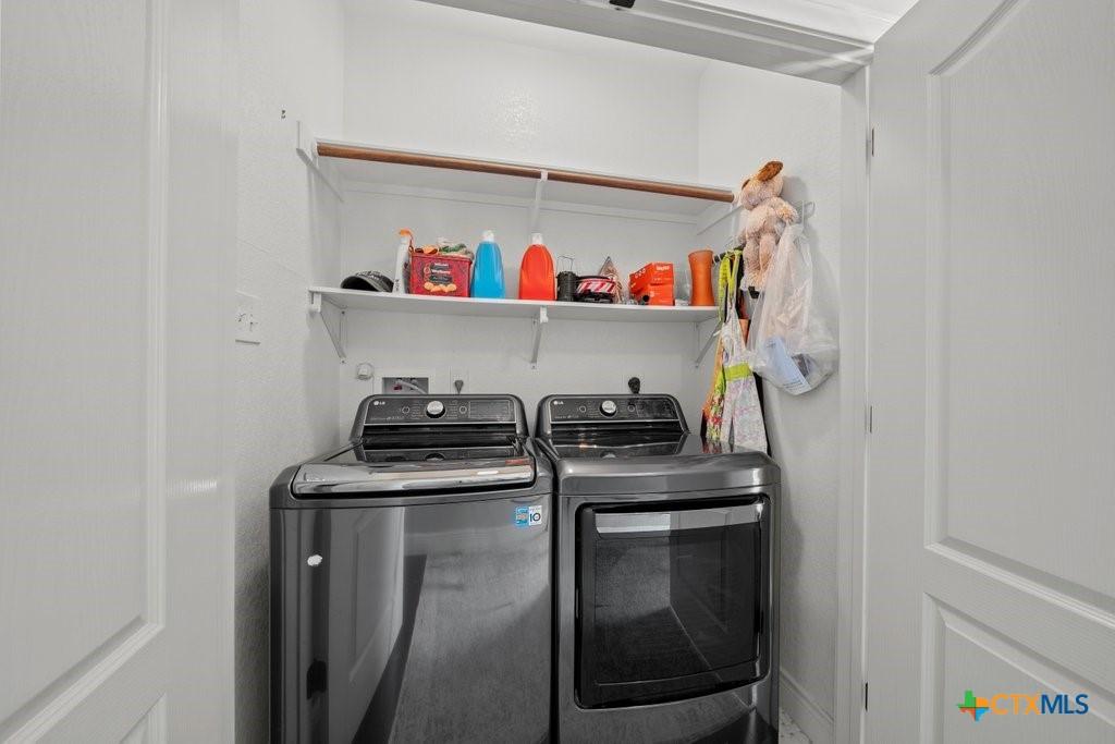 Image 4: Laundry