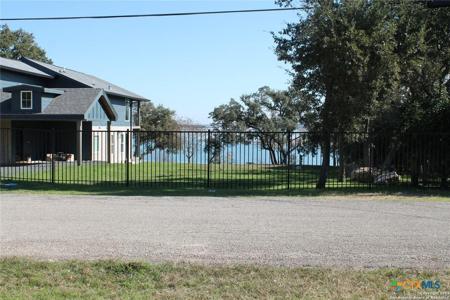 895 Lakebreeze Drive