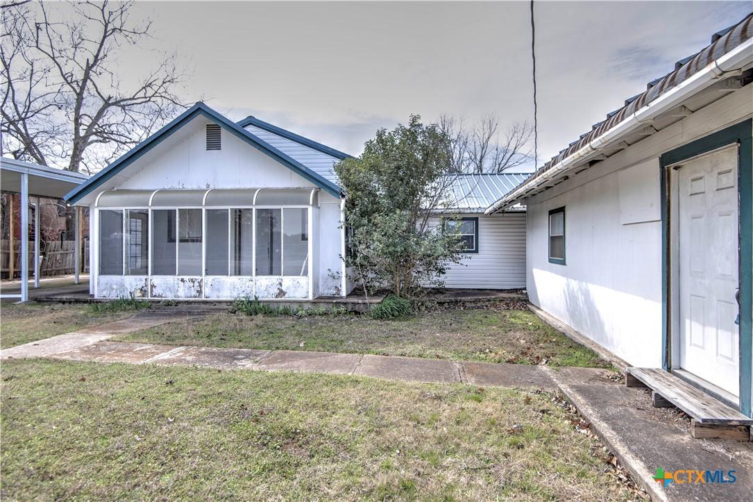 Image 3: Enclosed sun porch leads to main entrance. Side en