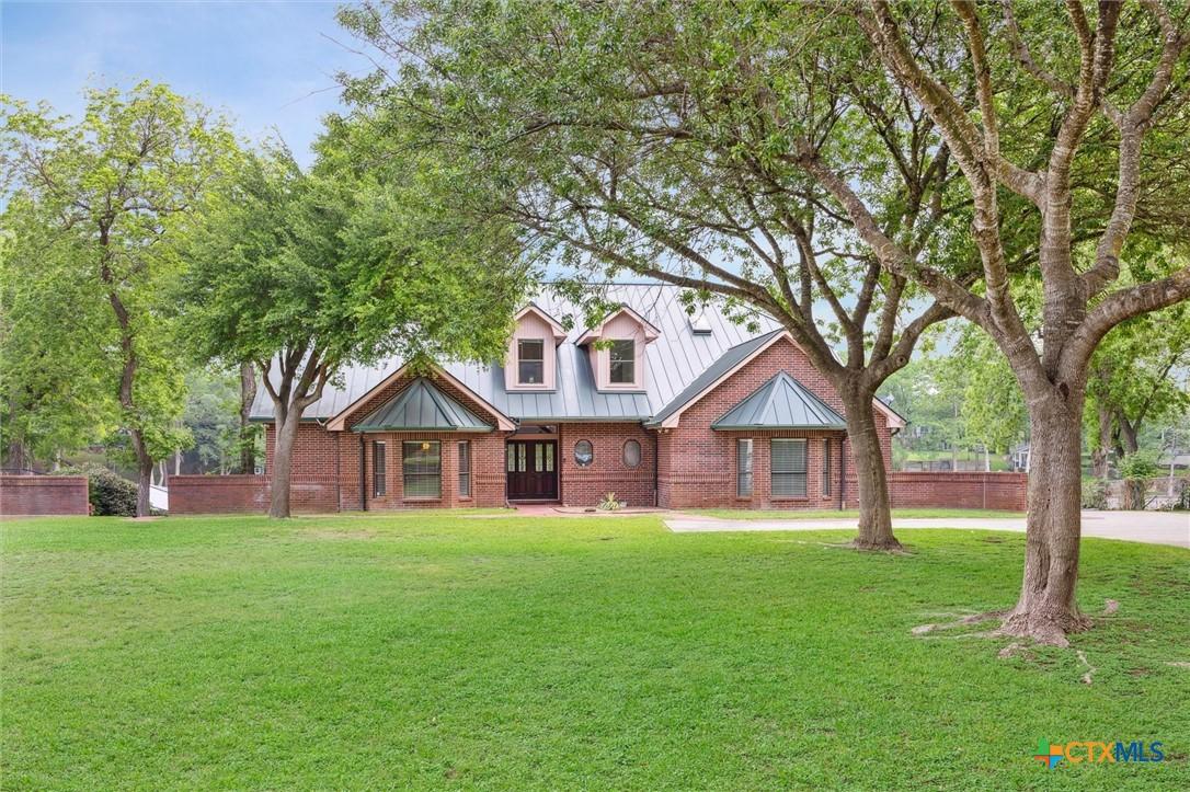 Image 4: One owner custom home on the widest part of the ri