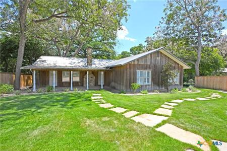 2221 Gruene Road