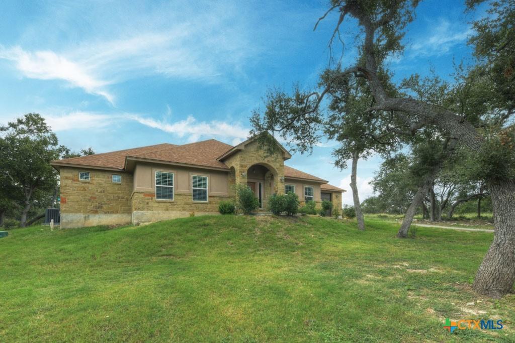 Image 2: Beautiful HILL COUNTRY HOME on 1+ACRE. Custom Buil