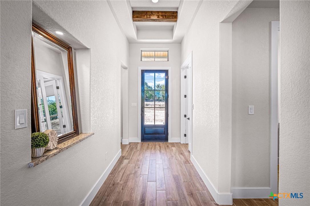 Image 2: Spacious Entry area 6*13