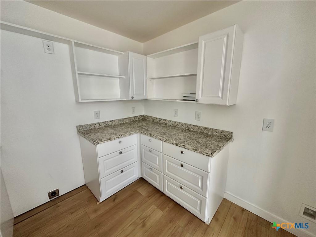 Image 3: kitchen corner