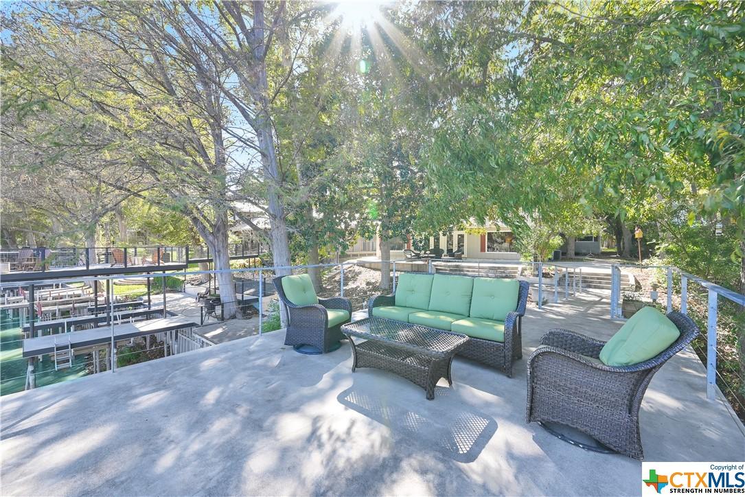 125 Hideaway Lane, McQueeney, TX lhrmls01851093