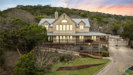 5926 Lakeside Drive