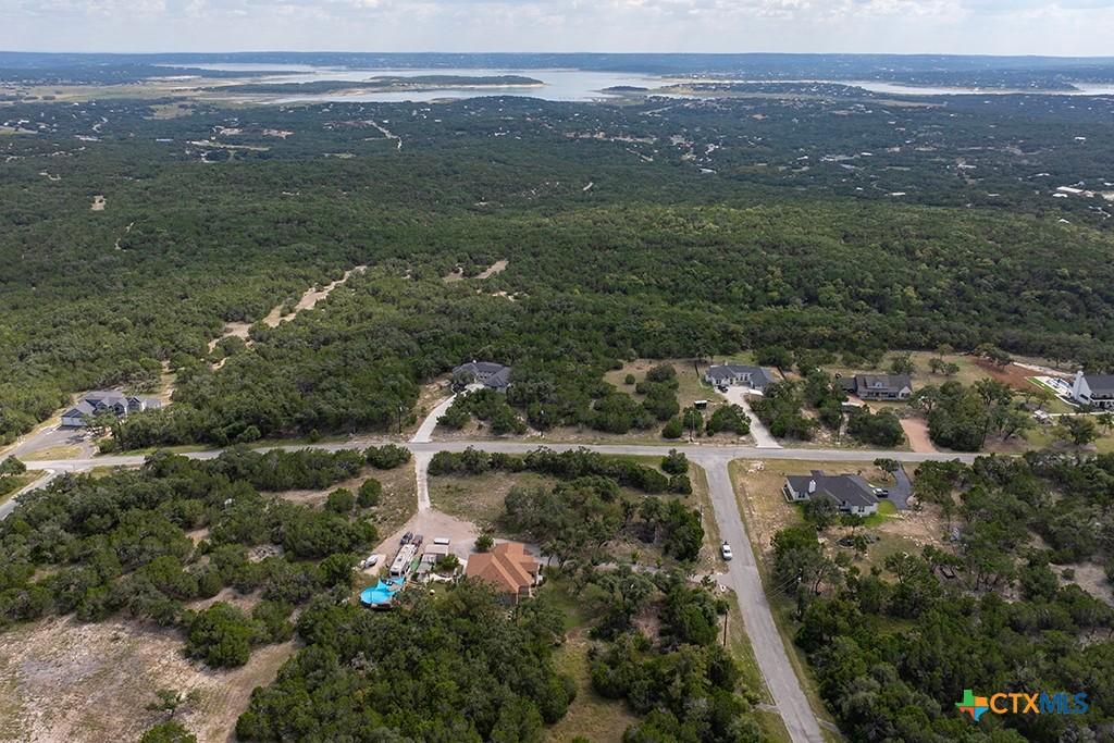 Image 4: Close to Canyon Lake and Canyon Lake HS