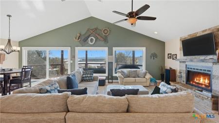 956 Lakebreeze Drive