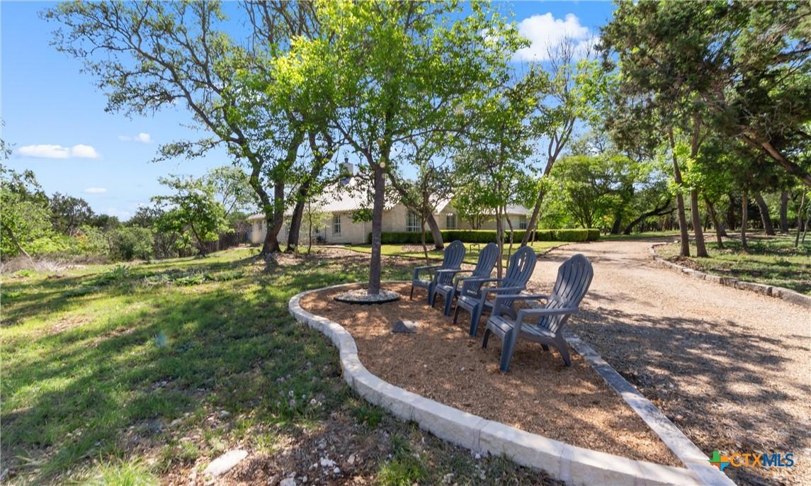 Image 4: Front Yard