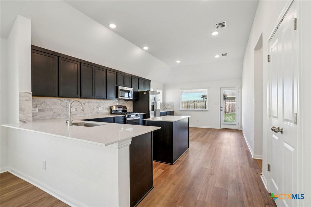 Image 4: 10-web-or-mls-3721 Pin Oak Hls-S1901-010