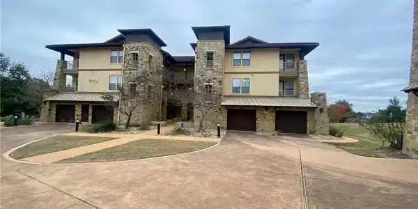 6704 Lantern View Drive
