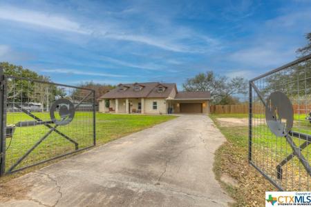 447 Lakecreek Drive