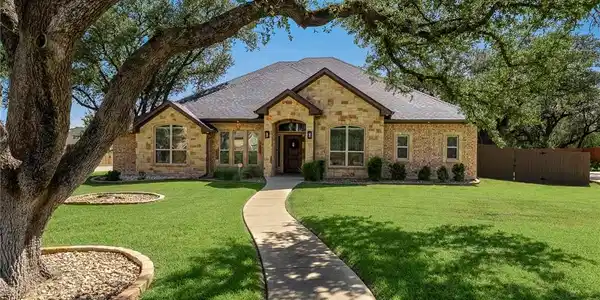 8 Salta Court
