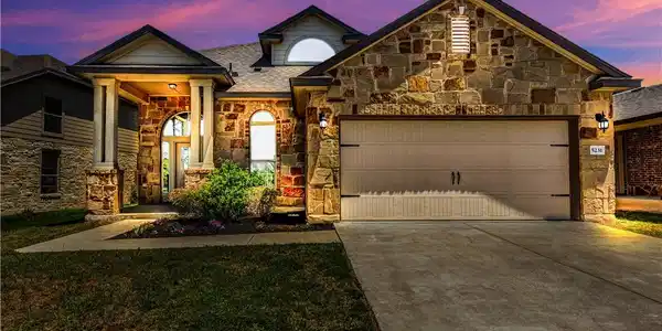 5231 Dauphin Drive
