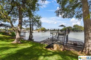 858 Lakeview Trail