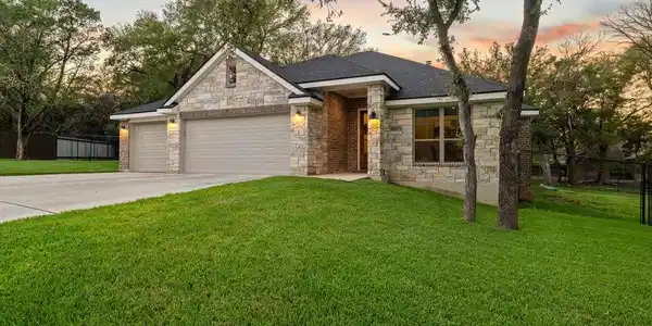 2 Oak Court