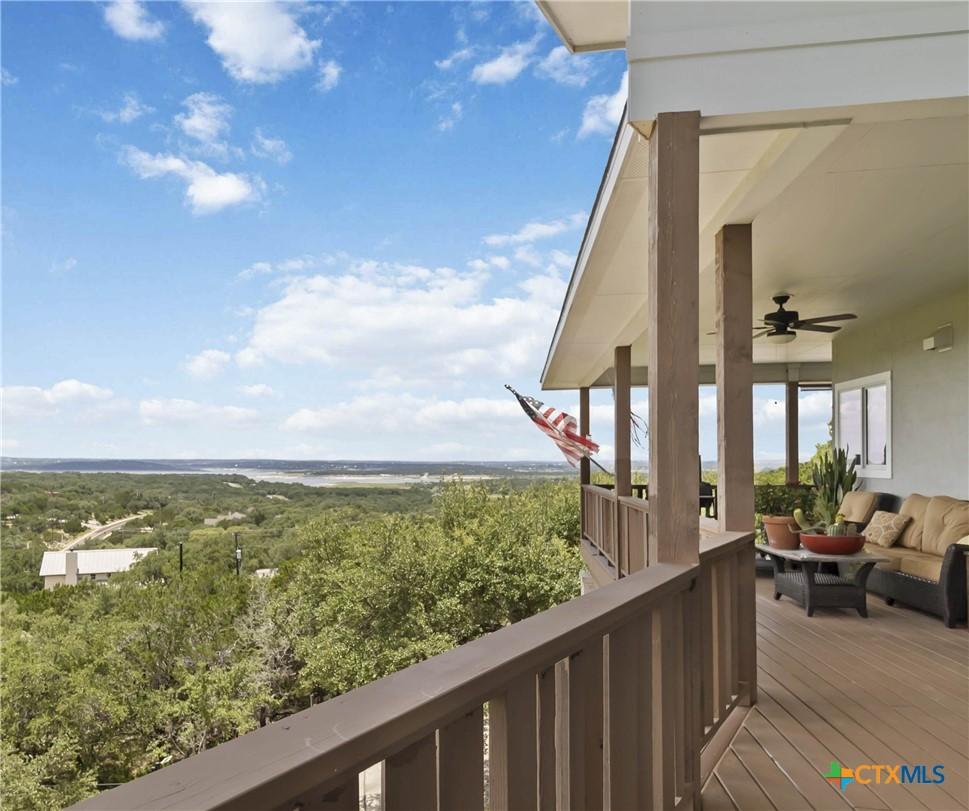 Image 1: Stunning lake views